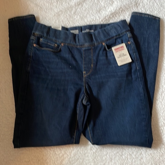 Ladies Signature Levi Stauss super skinny denim jeans. Size 6. - Picture 3 of 9